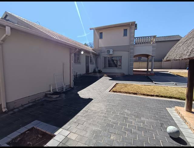 4 BEDROOM FREEHOLD FOR SALE IN BRACKENDOWNS